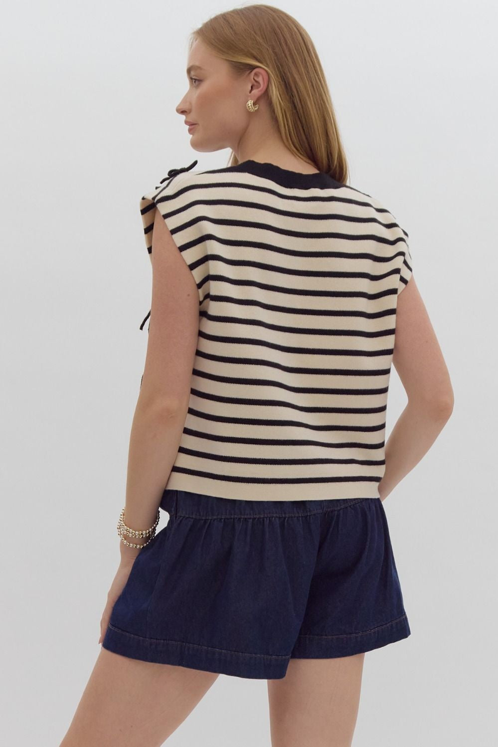 Entro Striped Sleeveless Round Neck Sweater