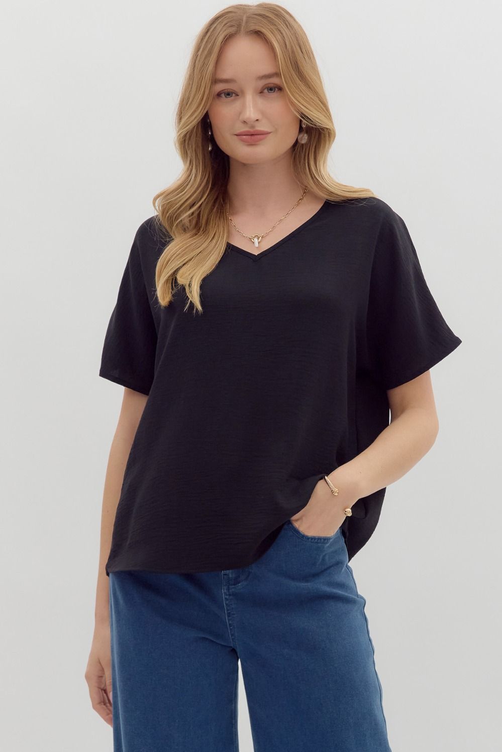 Entro Classic V-Neck Pullover Top