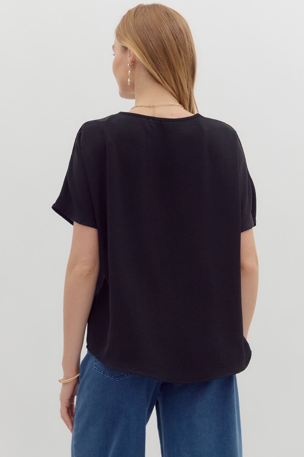 Entro Classic V-Neck Pullover Top